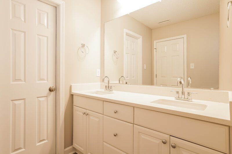 2,000/Mo, 5644 Tealbrook Dr Raleigh, NC 27610 Main Bathroom View