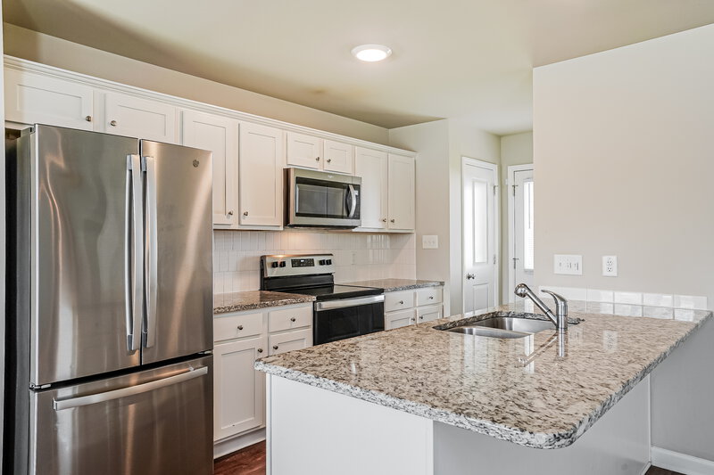 1,750/Mo, 114 Winter Red Way Benson, NC 27504 Kitchen View