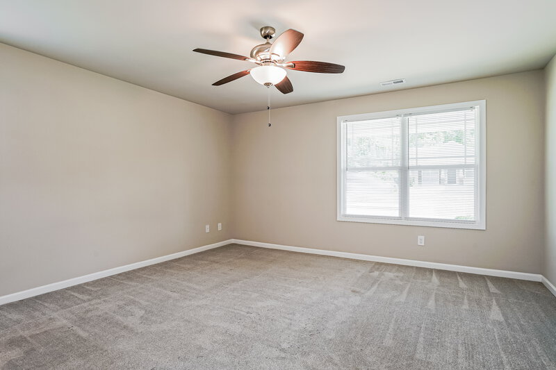 1,750/Mo, 114 Winter Red Way Benson, NC 27504 Main Bedroom View