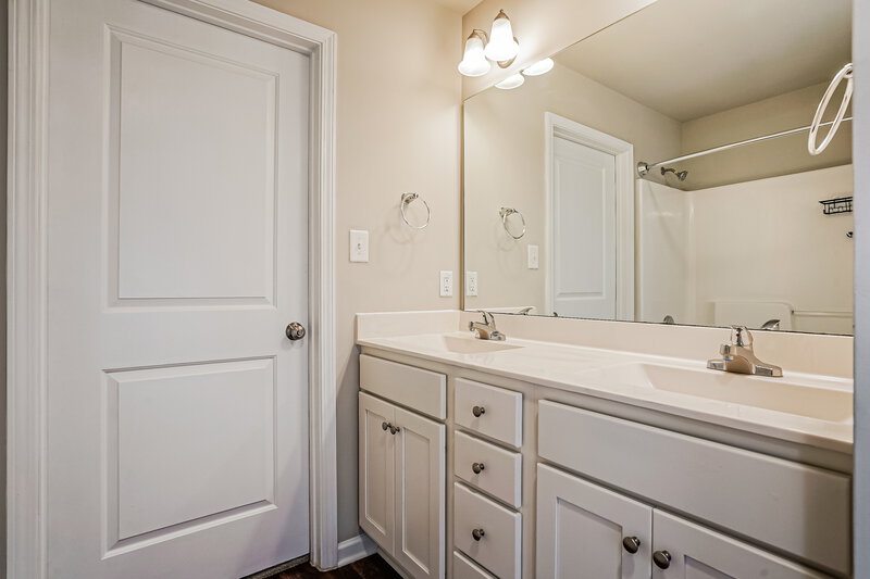 1,750/Mo, 114 Winter Red Way Benson, NC 27504 Bathroom View