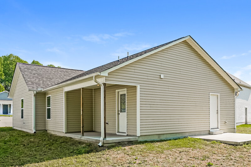 1,750/Mo, 114 Winter Red Way Benson, NC 27504 Rear View