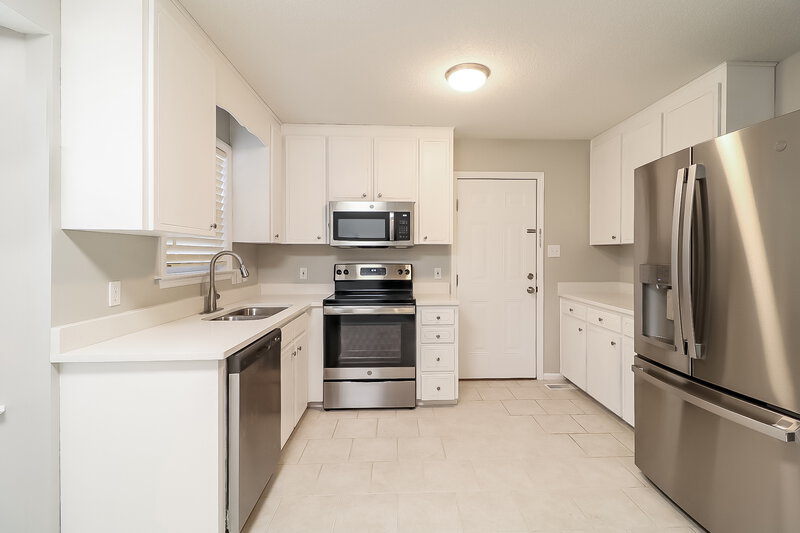 2,580/Mo, 208 Alder Ln Clayton, NC 27520 Kitchen View