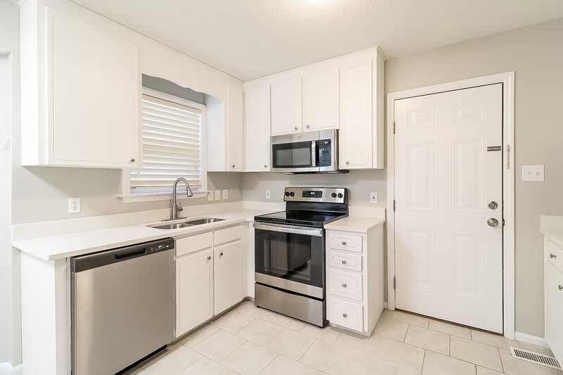 2,580/Mo, 208 Alder Ln Clayton, NC 27520 Kitchen View 3