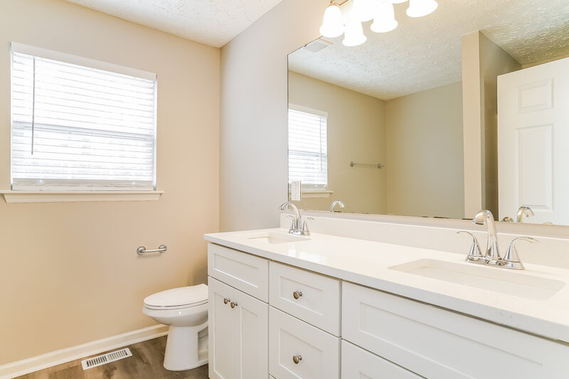2,025/Mo, 5848 Brambleton Ave Raleigh, NC 27610 Main Bathroom View