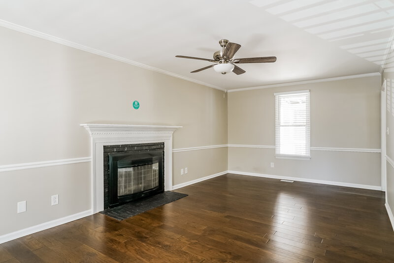 1,935/Mo, 7329 N Thorncliff Pl Raleigh, NC 27616 Living Room View