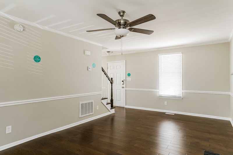 1,935/Mo, 7329 N Thorncliff Pl Raleigh, NC 27616 Living Room View 2