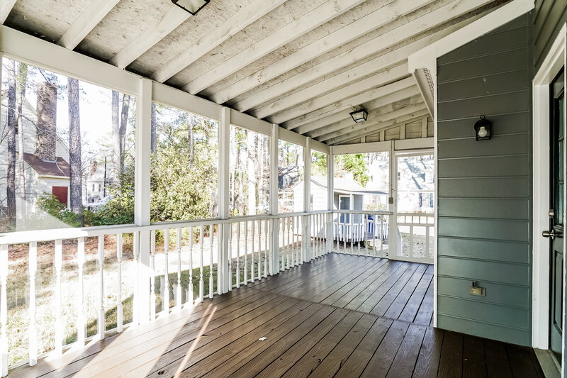 1,935/Mo, 7329 N Thorncliff Pl Raleigh, NC 27616 Sun Room View