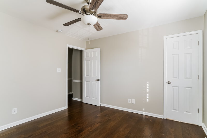 1,935/Mo, 7329 N Thorncliff Pl Raleigh, NC 27616 Main Bedroom View 2