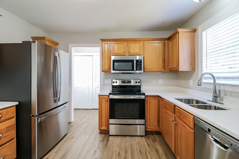 1,825/Mo, 478 Tralee Dr Smithfield, NC 27577 Kitchen View 2