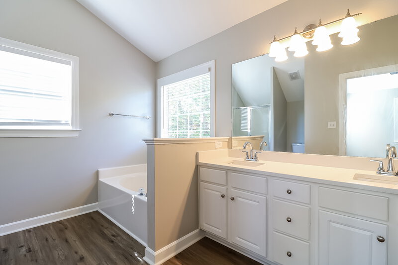 1,825/Mo, 478 Tralee Dr Smithfield, NC 27577 Main Bathroom View