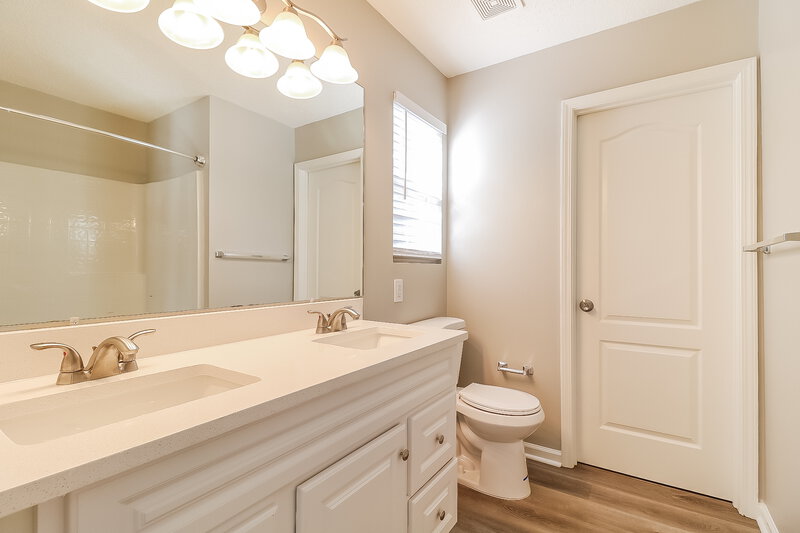 2,660/Mo, 3024 Hayling Dr Raleigh, NC 27610 Main Bathroom View
