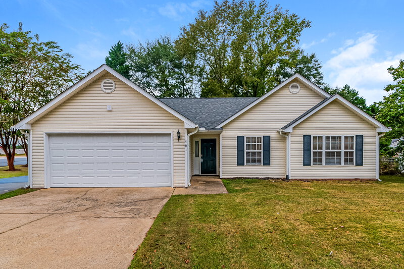 2,380/Mo, 401 Three Meadows Rd Fuquay Varina, NC 27526 External View