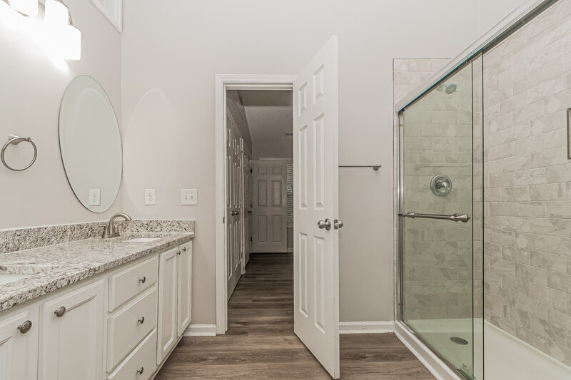 2,380/Mo, 401 Three Meadows Rd Fuquay Varina, NC 27526 Main Bathroom View 2