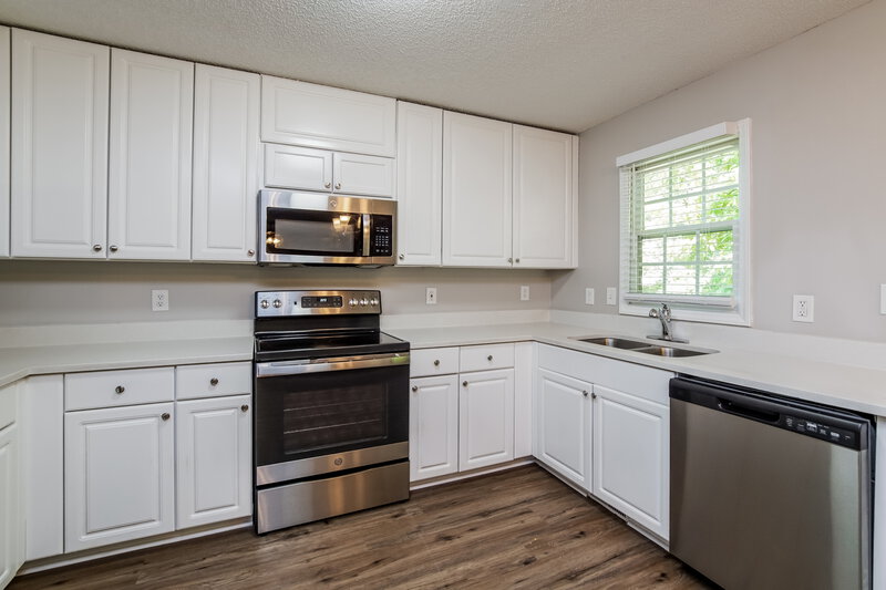 2,385/Mo, 5517 Centipede Trl Raleigh, NC 27610 Kitchen View 2