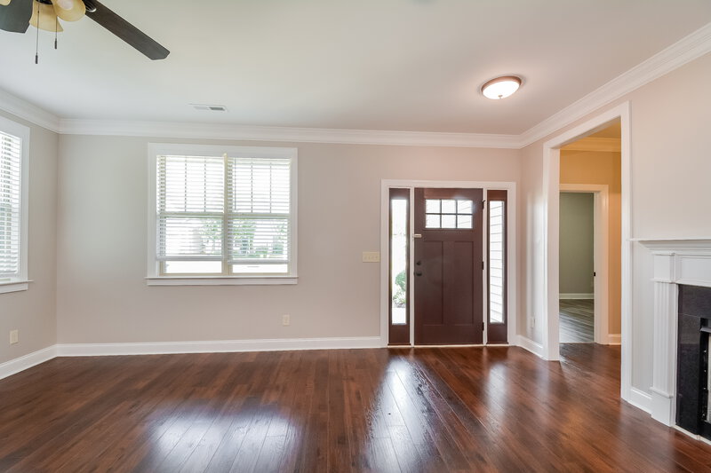 2,155/Mo, 21 Hawthorne Ln Youngsville, NC 27596 Foyer View