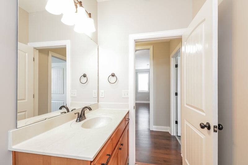 2,155/Mo, 21 Hawthorne Ln Youngsville, NC 27596 Main Bathroom View