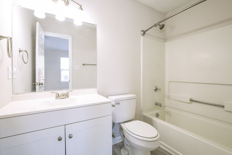 1,680/Mo, 746 Brewers Glynn Ct Wake Forest, NC 27587 Main Bathroom View