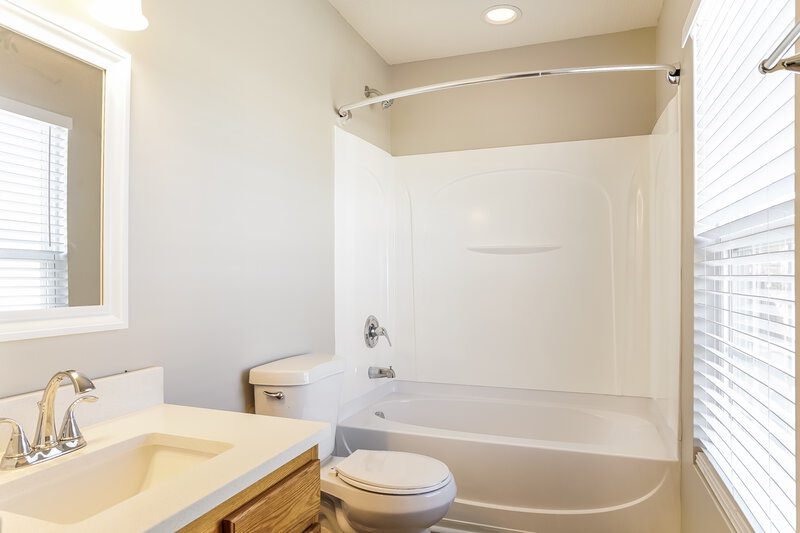 1,840/Mo, 6412 Guard Hill Dr Raleigh, NC 27610 Main Bathroom View