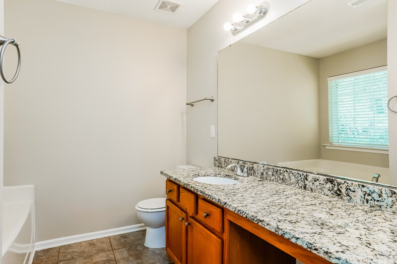 1,920/Mo, 3308 Asgar Ct Raleigh, NC 27610 Main Bathroom View