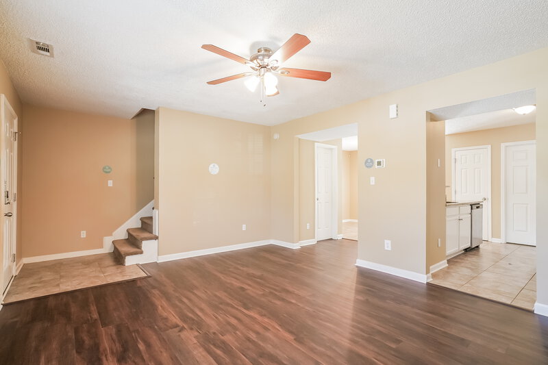 1,810/Mo, 2517 Dandridge Dr Raleigh, NC 27610 Living Room View