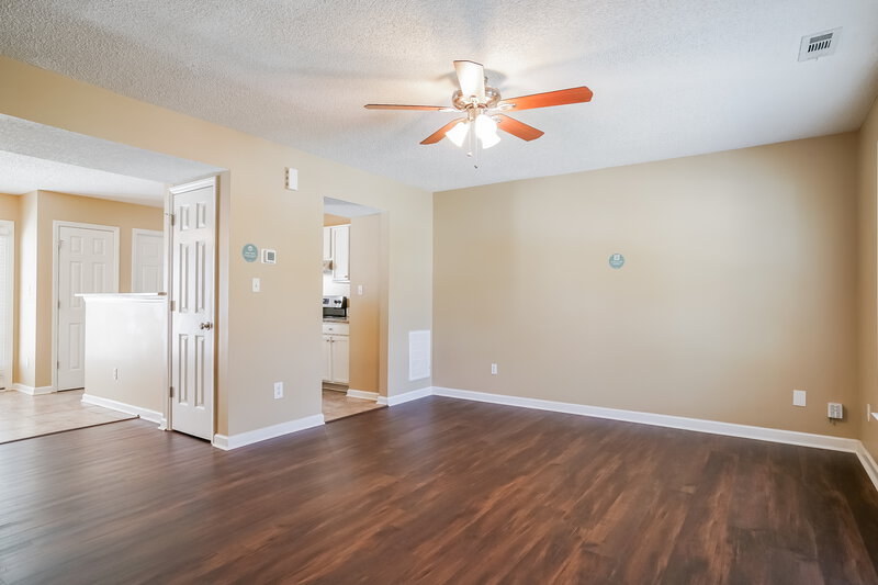 1,810/Mo, 2517 Dandridge Dr Raleigh, NC 27610 Living Room View 2