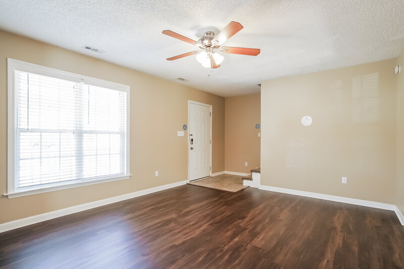 1,810/Mo, 2517 Dandridge Dr Raleigh, NC 27610 Living Room View 3