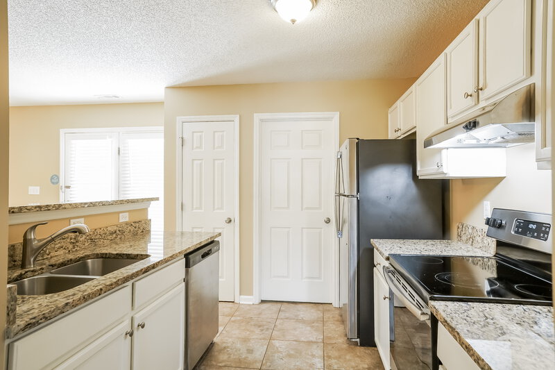 1,810/Mo, 2517 Dandridge Dr Raleigh, NC 27610 Kitchen View 2
