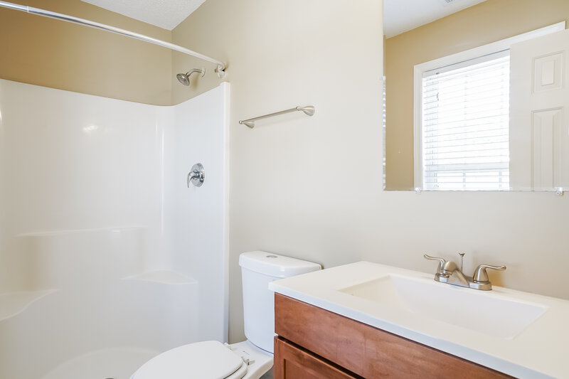 1,810/Mo, 2517 Dandridge Dr Raleigh, NC 27610 Bathroom View