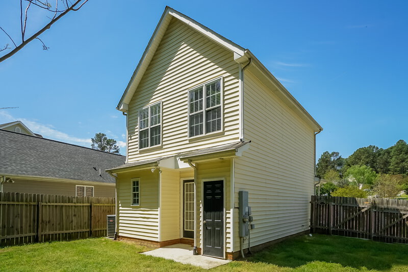 1,810/Mo, 2517 Dandridge Dr Raleigh, NC 27610 Rear View