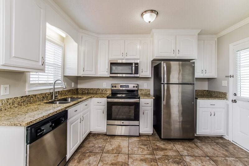 1,515/Mo, 5314 Princeton-Kenly Rd Kenly, NC 27542 Kitchen View 3