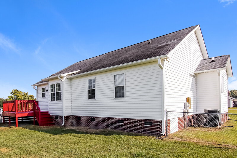 1,515/Mo, 5314 Princeton-Kenly Rd Kenly, NC 27542 Rear View 2