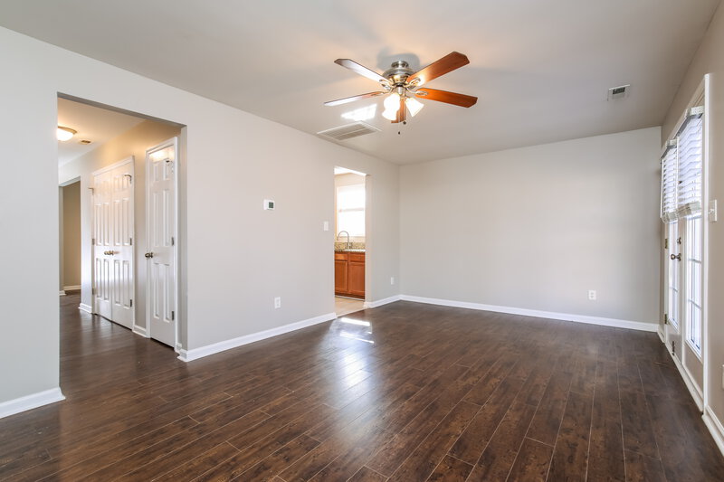 1,830/Mo, 2515 Dearborn Dr Durham, NC 27704 Living Room View 2