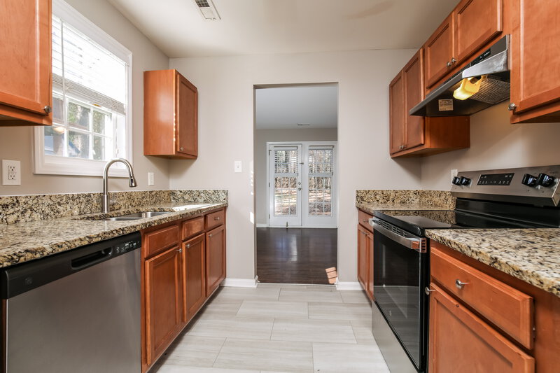 1,830/Mo, 2515 Dearborn Dr Durham, NC 27704 Kitchen View