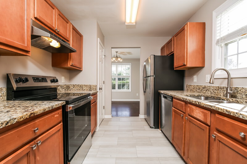 1,830/Mo, 2515 Dearborn Dr Durham, NC 27704 Kitchen View 2