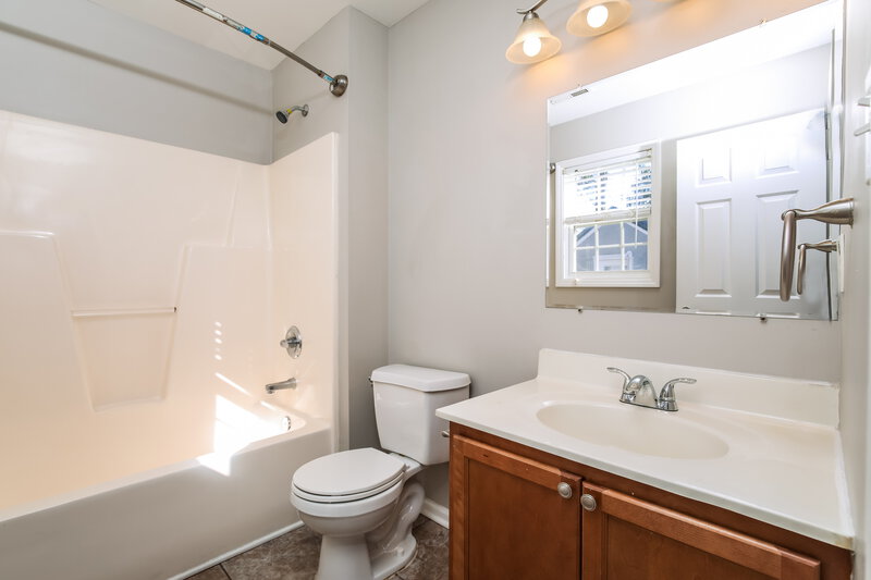 1,830/Mo, 2515 Dearborn Dr Durham, NC 27704 Main Bathroom View