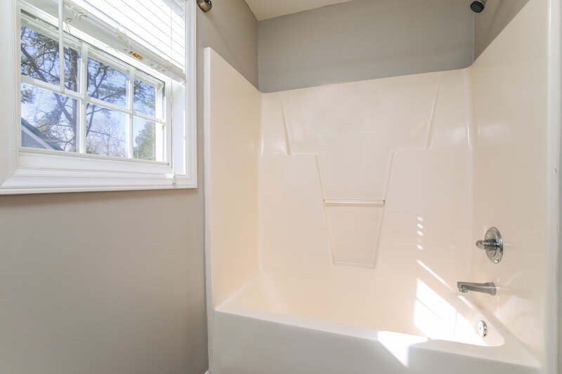 1,830/Mo, 2515 Dearborn Dr Durham, NC 27704 Bathroom View