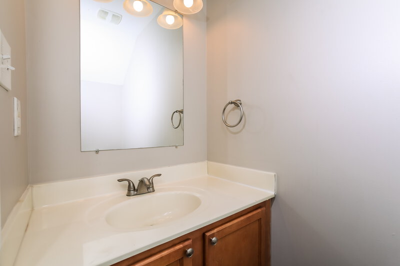 1,830/Mo, 2515 Dearborn Dr Durham, NC 27704 Bathroom View 3