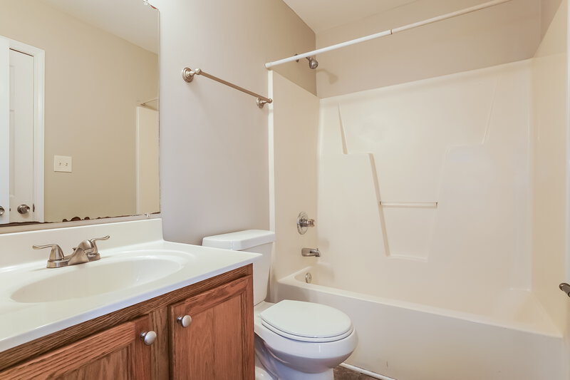 1,735/Mo, 76 Nancy Ct Clayton, NC 27520 Bathroom View