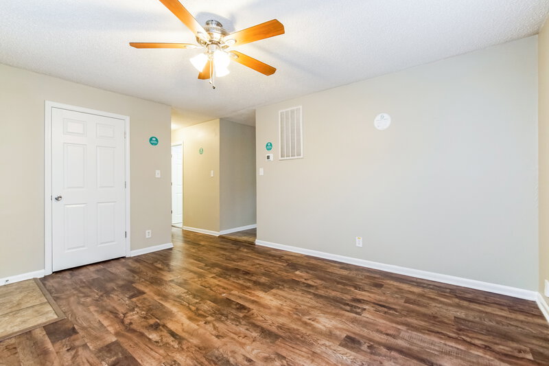 1,400/Mo, 803 Da Vinci St Durham, NC 27704 Living Room View 2