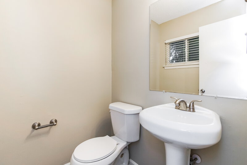 1,400/Mo, 803 Da Vinci St Durham, NC 27704 Bathroom View