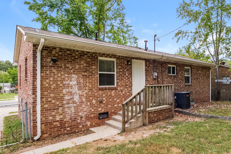 1,400/Mo, 803 Da Vinci St Durham, NC 27704 Rear View