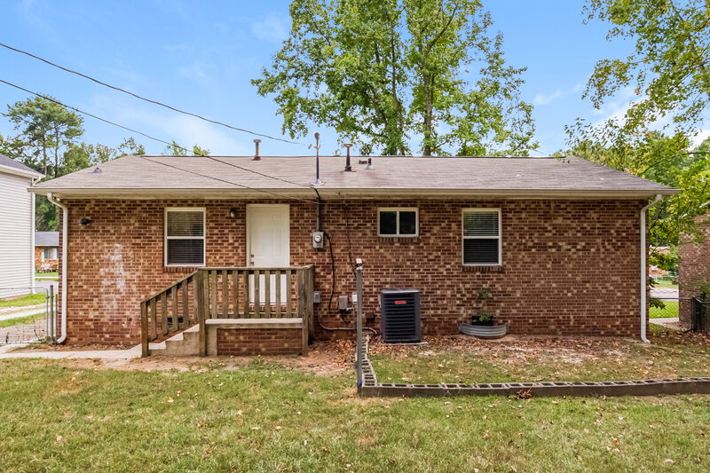 1,400/Mo, 803 Da Vinci St Durham, NC 27704 Rear View 2