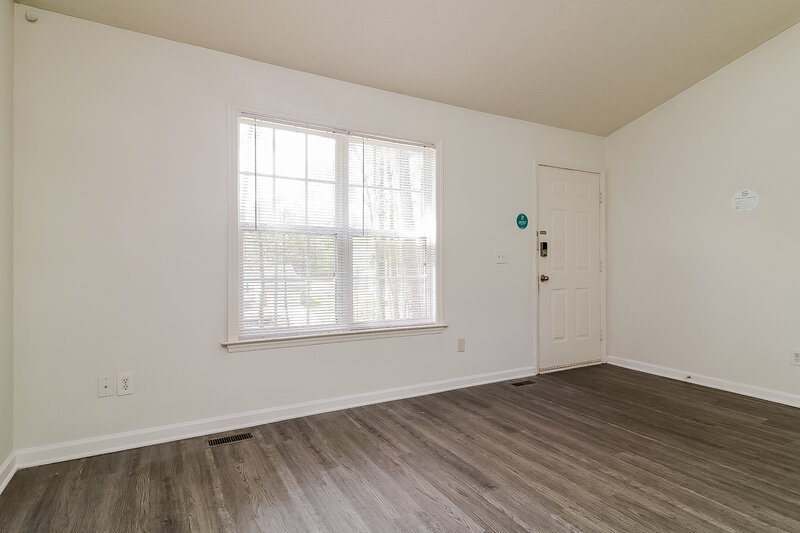 1,785/Mo, 210 Dogwood Ave Clayton, NC 27520 Living Room View