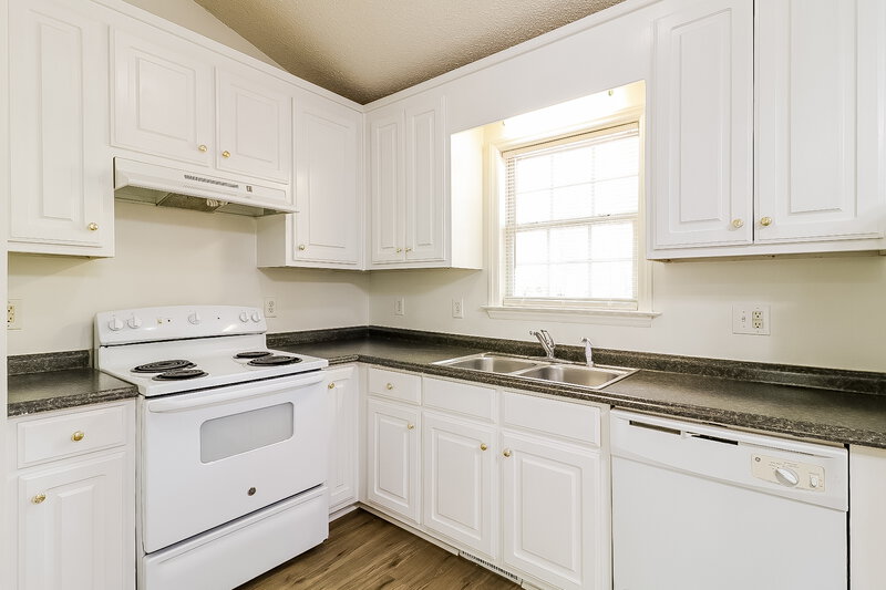 1,785/Mo, 210 Dogwood Ave Clayton, NC 27520 Kitchen View