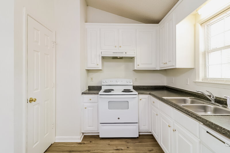 1,785/Mo, 210 Dogwood Ave Clayton, NC 27520 Kitchen View 2