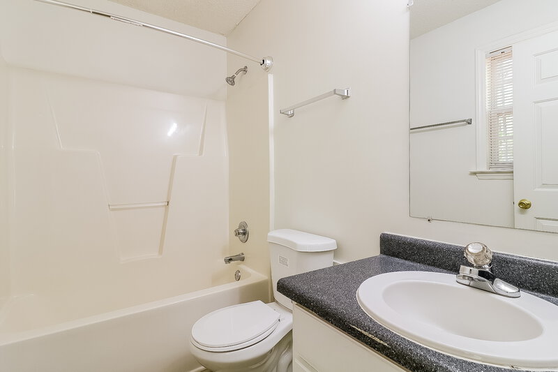 1,785/Mo, 210 Dogwood Ave Clayton, NC 27520 Main Bathroom View