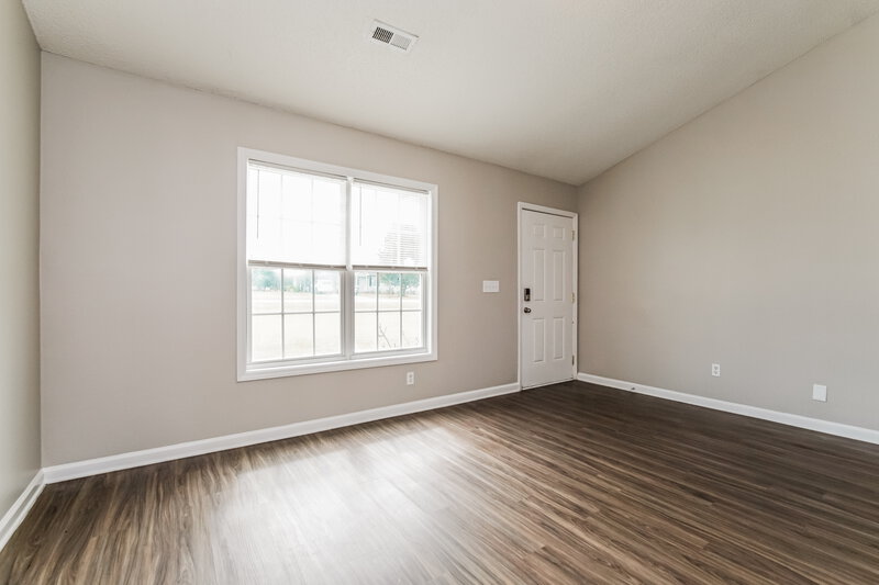 2,540/Mo, 357 Ogburn Rd Smithfield, NC 27577 Living Room View 2