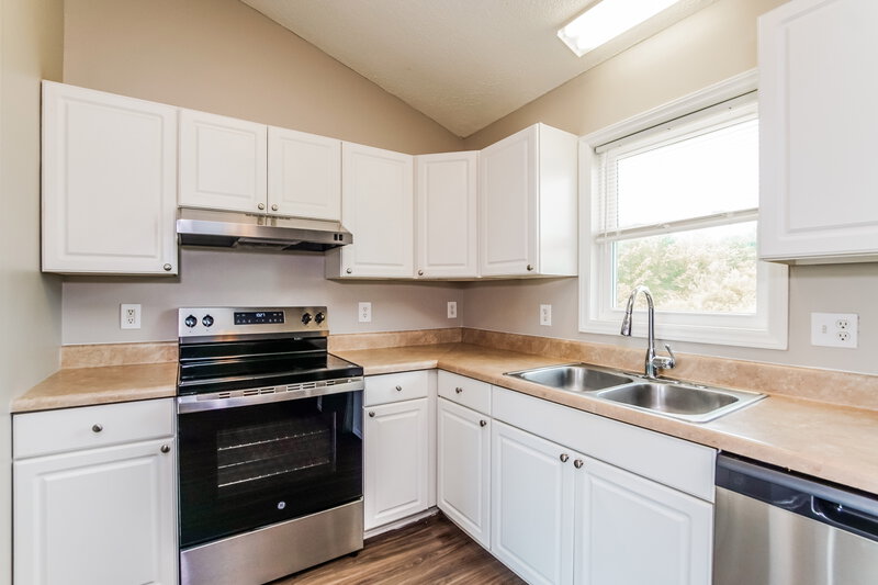 2,540/Mo, 357 Ogburn Rd Smithfield, NC 27577 Kitchen View 2