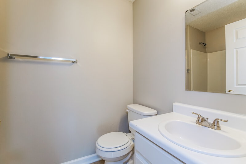 2,540/Mo, 357 Ogburn Rd Smithfield, NC 27577 Main Bathroom View