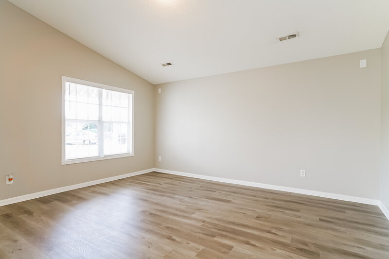 1,640/Mo, 104 Reebe Cir Selma, NC 27576 Living Room View 2